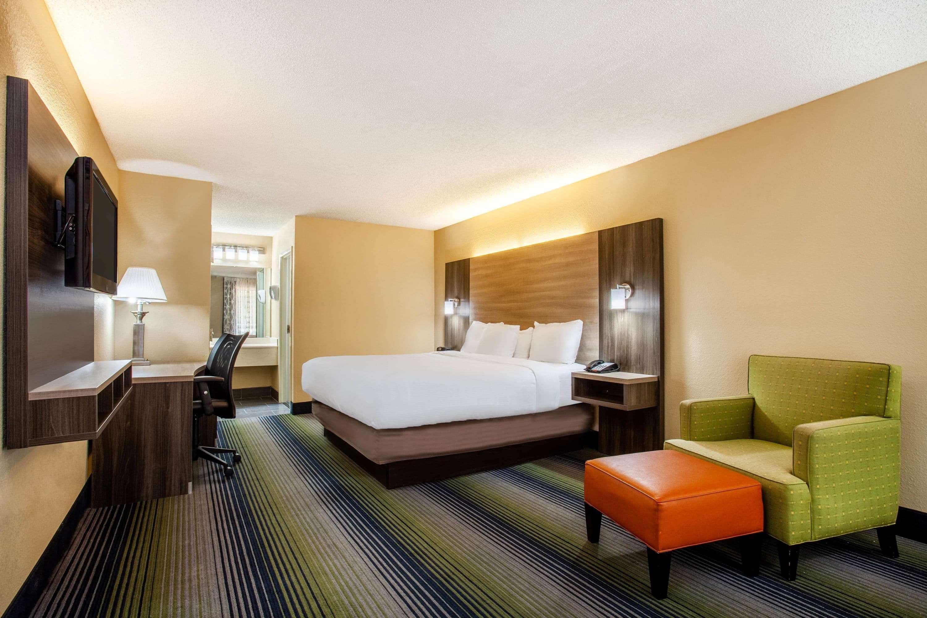 Baymont By Wyndham Mcdonough Hotel Exterior photo
